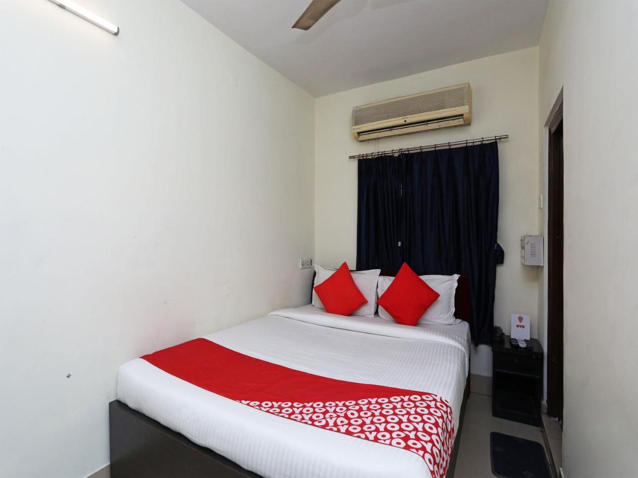 Oyo 13906 Vinita Inn Santragachi Exterior foto