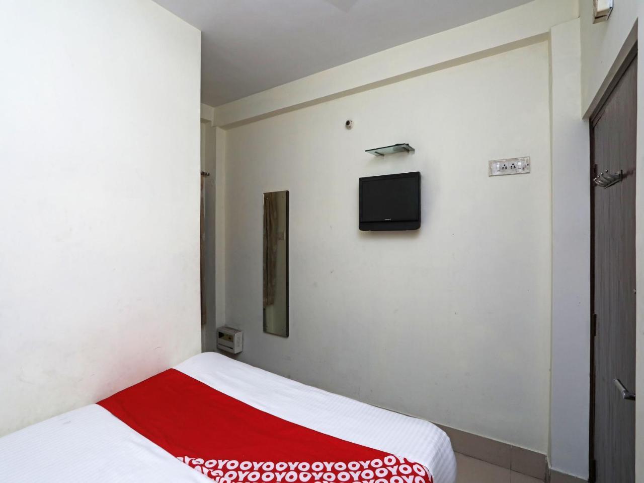 Oyo 13906 Vinita Inn Santragachi Exterior foto